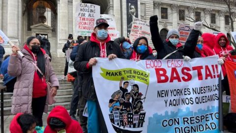 Inmigrantes y activistas de MRNY presentan la ‘Plataforma Respeto y Dignidad 2022’ para la Legislatura Estatal.