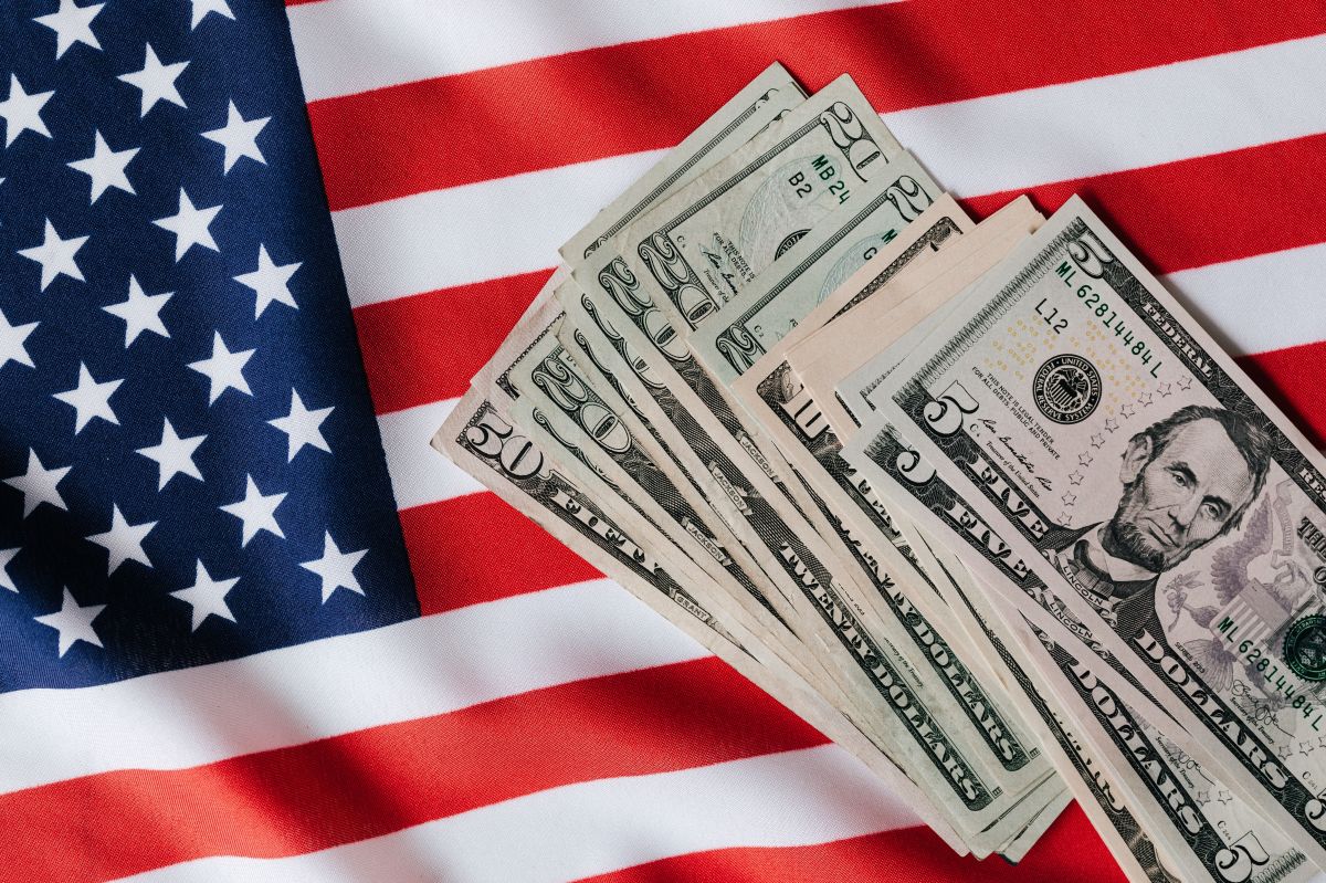 La inflación en el último año llegó al 7.5%, los estadounidenses cada vez pagan más por menos artículos.