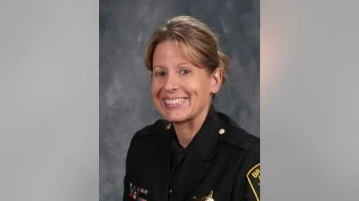 Illinois officer pleaded for her life before being killed with her own weapon