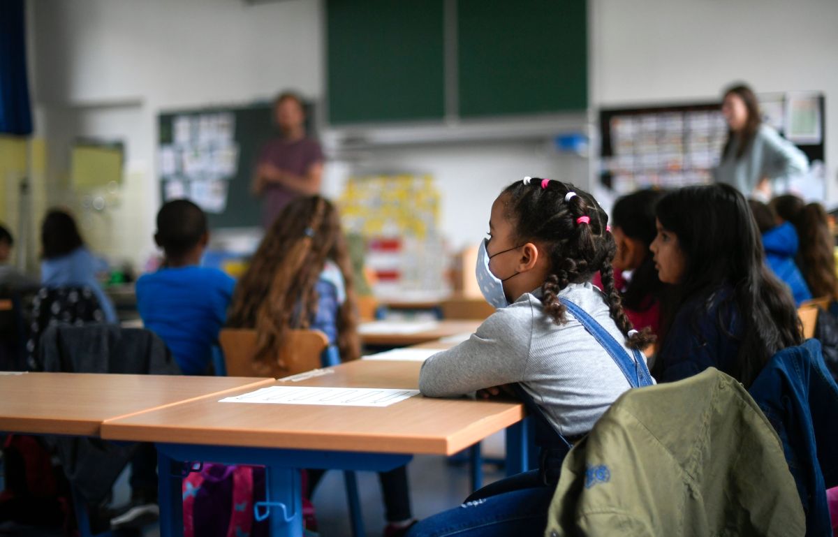 Watch Cerca de 130,000 estudiantes se ausentan de escuelas de Los ngeles por micron – Argentina Trending News