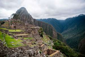 Arqueólogos descubren sistema oculto de canales en antigua ruta hacia Machu Picchu