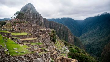 Entre las ruinas encontradas en la selva peruana, hallaron más de una docena de estructuras.