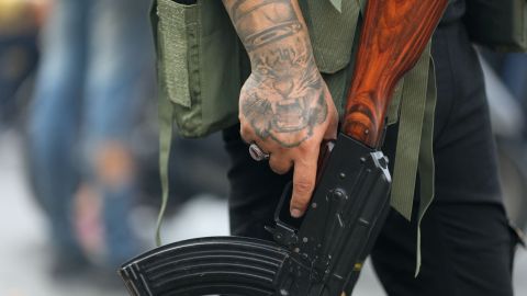 Capturan a otro posible miembro de la "MS-13" con droga y armas de fuego en Honduras