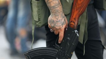 Capturan a otro posible miembro de la "MS-13" con droga y armas de fuego en Honduras