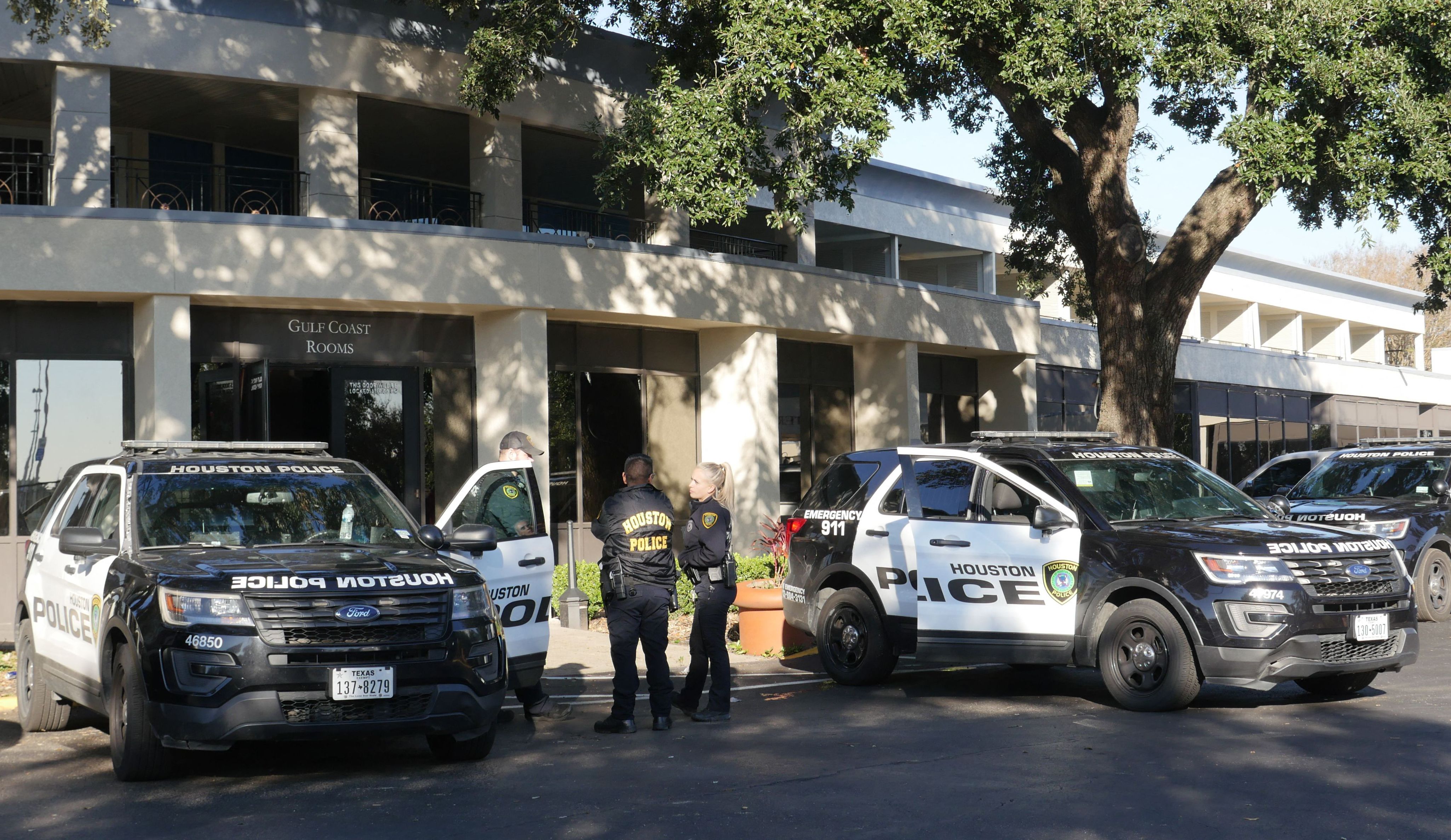 Cuatro detenidos por ayudar a salvadoreño sospechoso de matar a un policía en Texas