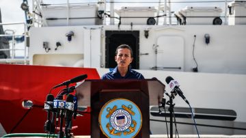 La capitana Jo-Ann Burdian, comandante del sector Miami en la Guardia Costera, expresó sus condolencias a los familiares.