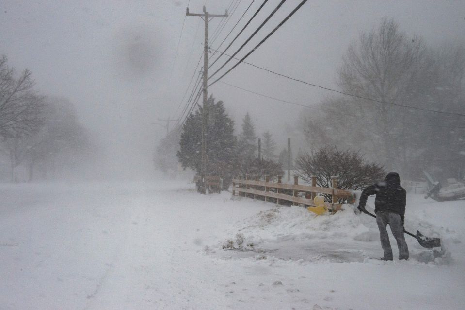 tormenta-de-nieve-deja-a-miles-de-personas-sin-electricidad-en-la-costa