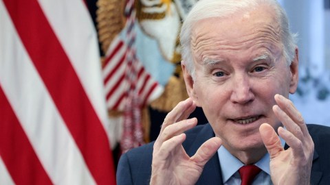 El presidente Biden aumentó la compra de pastillas de Pfizer contra COVID-19.