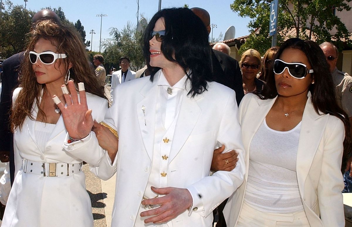 Michael Jackson con sus hermanas LaToya Jackson y Janet Jackson.