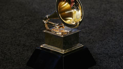 Por aumento de contagios de variante ómicron, posponen premios Grammy 2022.