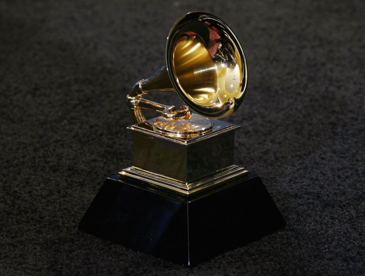 Por aumento de contagios de variante ómicron, posponen premios Grammy 2022.