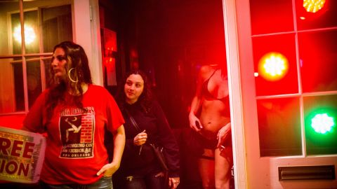 cinco adolescentes de entre 14 y 17 años