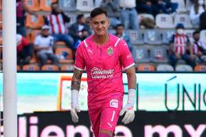 Directo a lo peor del 2022: Portero de Chivas regaló el gol más fácil del año a Pachuca [Video]