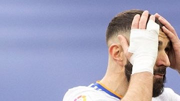 Benzema se llevó las manos a la cabeza por no mantener su buena racha.