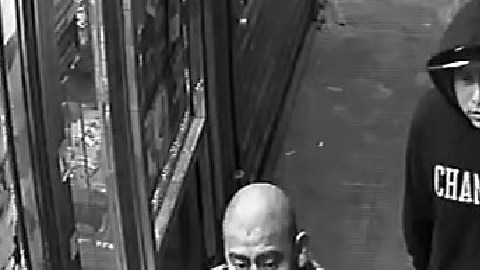 El NYPD busca a los dos sospechosos del ataque en El Bronx.