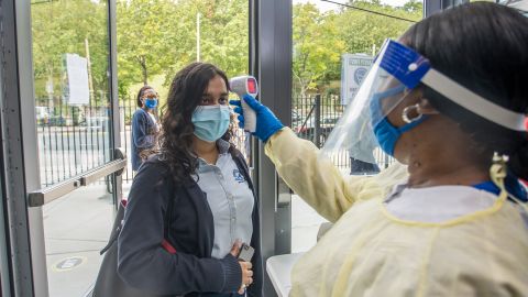 ILCHS mantiene si norte de calidad educativa en medio de las complicaciones causadas por la variante ómicron.