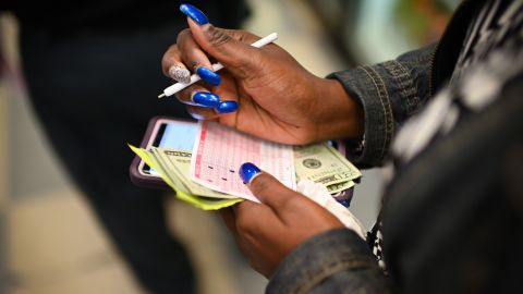 El Powerball alcanza los $575 millones de dólares, uno de los premios más grandes