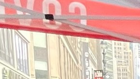 Miles de personas en NYC buscan hacerse las pruebas de COVID-19.