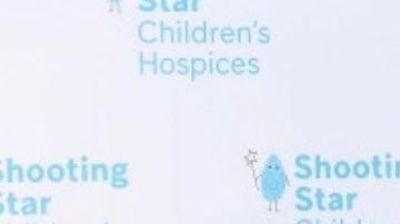 Simon Cowell y Lauren Silverman se comprometen después de más de 10 años juntos.