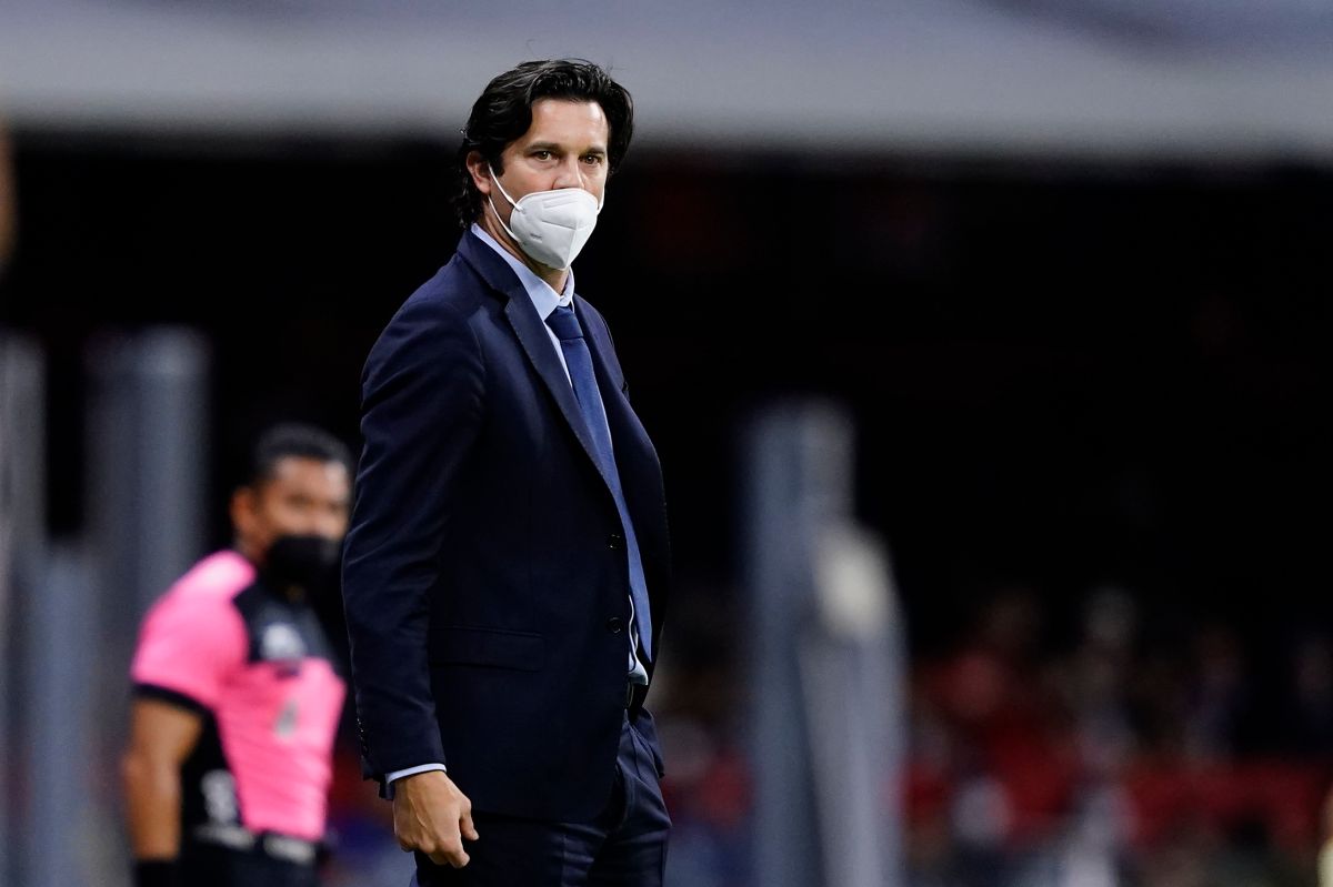 Santiago Solari lost his temper and was sent off at the start of the season with América