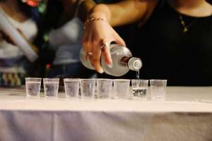 Destilería en Providence crea el primer vodka de ostras en Estados Unidos