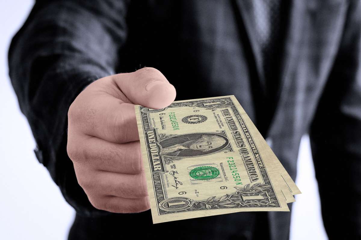 Empresas planean aumentar sueldos hasta en un 5% este año para retener a  sus empleados - El Diario NY