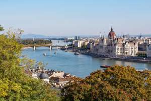 Empresa quiere pagar a alguien por irse de fiesta a Budapest y publicarlo en redes sociales
