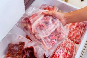 Carne congelada: 6 errores que cometes al almacenarla y cocinarla