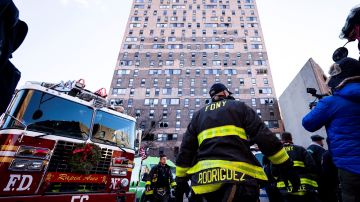 VIDEO: Así quedó el edificio incendiado en El Bronx; alcalde ajusta a 17 cifra de muertos