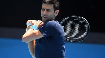 Novak Djokovic durante un entrenamiento el 12 de enero en Melbourne.