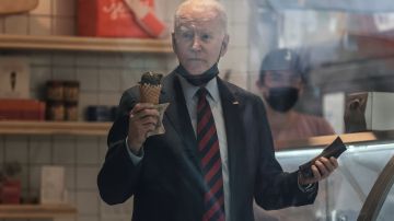 El presidente Biden hizo una parada este martes en Jeni's Ice Creams, en Washington, D.C.