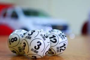 Hombre de Carolina del Norte gana $4 millones en la lotería jugando números que le salieron en una galleta de la fortuna