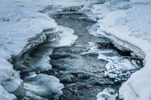 Muere mujer en Rusia durante ritual tras quedar atrapada en el hielo