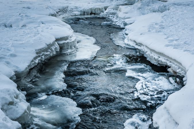 Muere mujer Rusia ritual río congelado