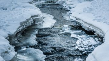 Muere mujer Rusia ritual río congelado