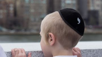 Mujer insulta y escupe a niño judío en Brooklyn