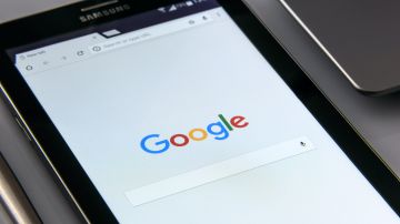 Demandaron a Google por "engañar a los usuarios" haciéndoles creer que pueden impedir que la empresa conozca su ubicación.