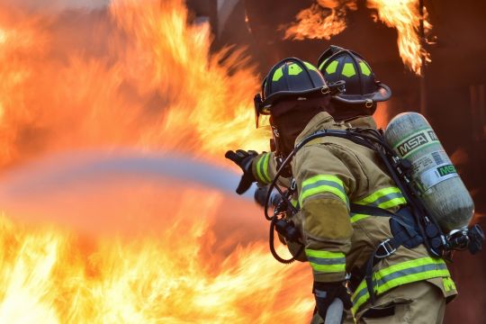 Padres y su niña fallecen al quemarse su hogar; ya van 36 muertos en incendios este año en Nueva York