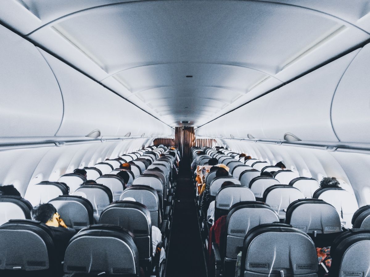Si viajas en clase económica, sabes que no volarás de la manera más cómoda, pero hay asientos peores que otros.