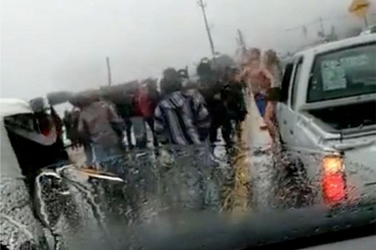 Video: Russian tourists are beaten by protesters after refusing to pay “toll” in Chiapas, Mexico