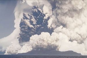Reportan segunda "gran erupción" en el volcán submarino Hunga Tonga y más tarde se retractan