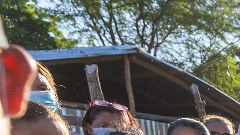 Vuelve a su casa para descubrir que habían celebrado su funeral