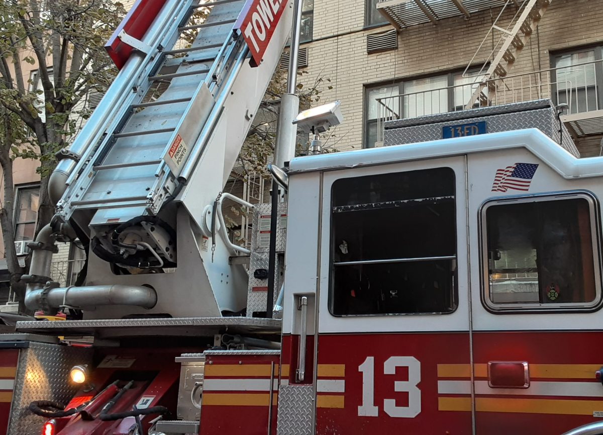 6 heridos dejó incendio residencial en el Upper West Side de Nueva York; el techo colapsó parcialmente