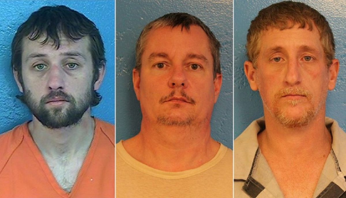 La recompensa por información que llevara al arresto de los tres fugitivos se había ubicado en $7,500 dólares. 