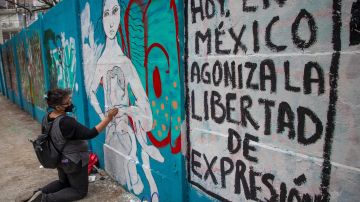 Pintan mural en México pidiendo justicia por los seis periodistas asesinados