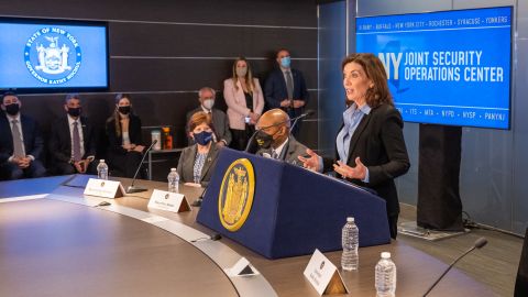 La gobernadora Hochul desde el nuevo comando aclaró este martes que no hay amenazas creíbles.