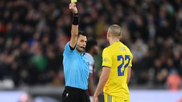 UEFA pidió a los árbitros no dejarse llevar por las exageraciones de los jugadores
