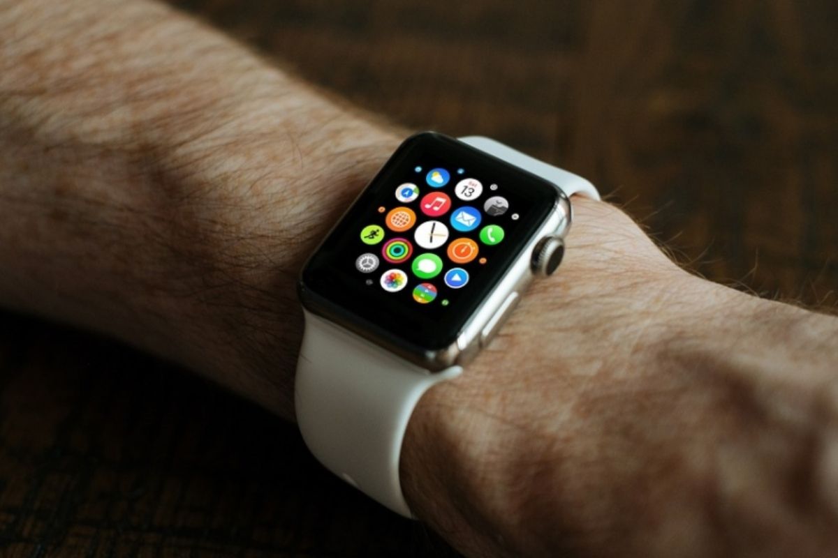 Apple Watch salva la vida de un hombre de California al llamar al 911 luego  de que él cayera y quedara inconsciente - El Diario NY