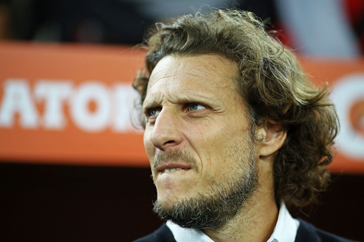 Diego Forlán salió del retiro para jugar en una liga de fútbol