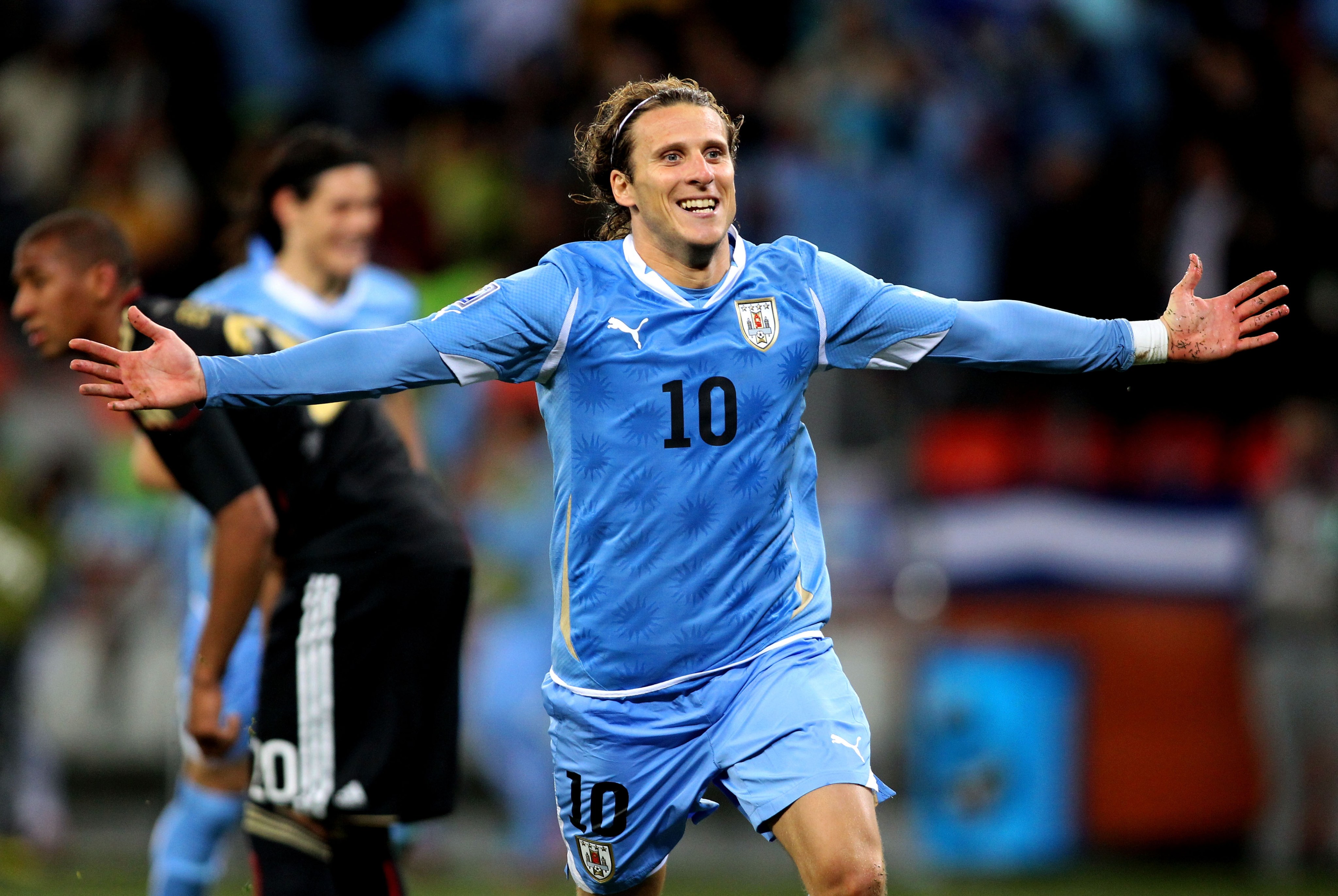 Pases Uruguay - Hoy cumple Diego Forlán, una leyenda del